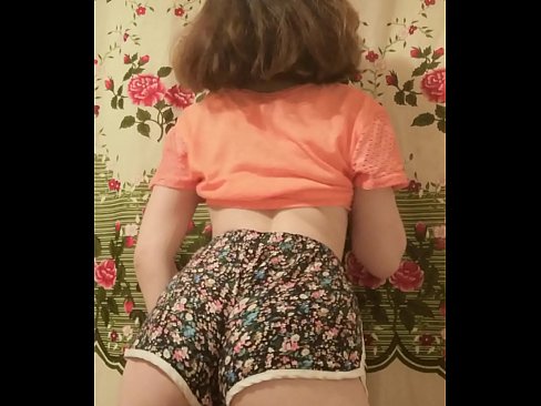 ❤️ Leanabh òg sexy a ’toirt dheth na shorts aice air a’ chamara Porno aig gd.mysexgamer.ru ﹏