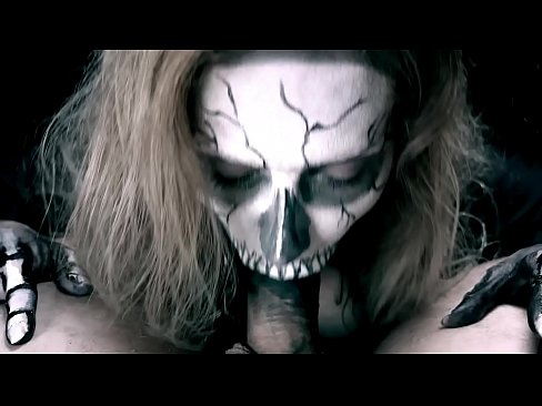 ❤️ Demon nighean sucking cock le a beul dubh agus slugadh cum. Porno aig gd.mysexgamer.ru ﹏