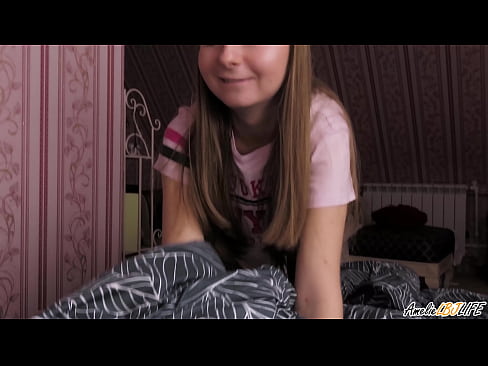 ❤️ Bidh Blondie a’ tarraing a BFF gu domhainn agus a’ faighinn cum na beul Porno  aig gd.mysexgamer.ru ﹏