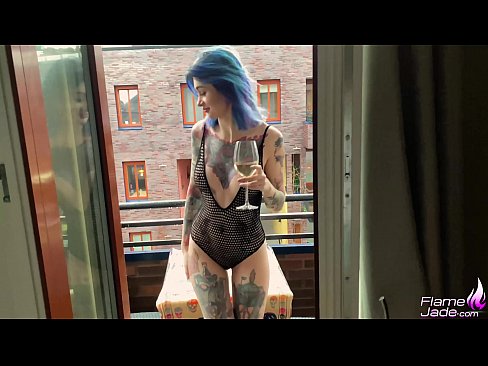 ❤️ Nighean uamhasach a’ suirghe le gulp agus a’ fuineadh gu dòrainneach fon adhar fhosgailte Porno  aig gd.mysexgamer.ru ﹏